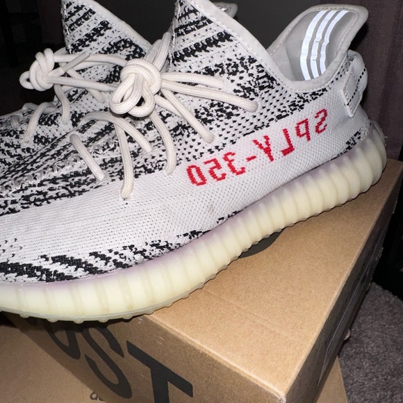 Yeezy 350 Boost V2 Zebras - Picture 7 of 8